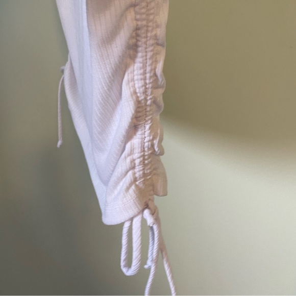 Lulu’s White Ribbed Tee - Picture 2 of 3